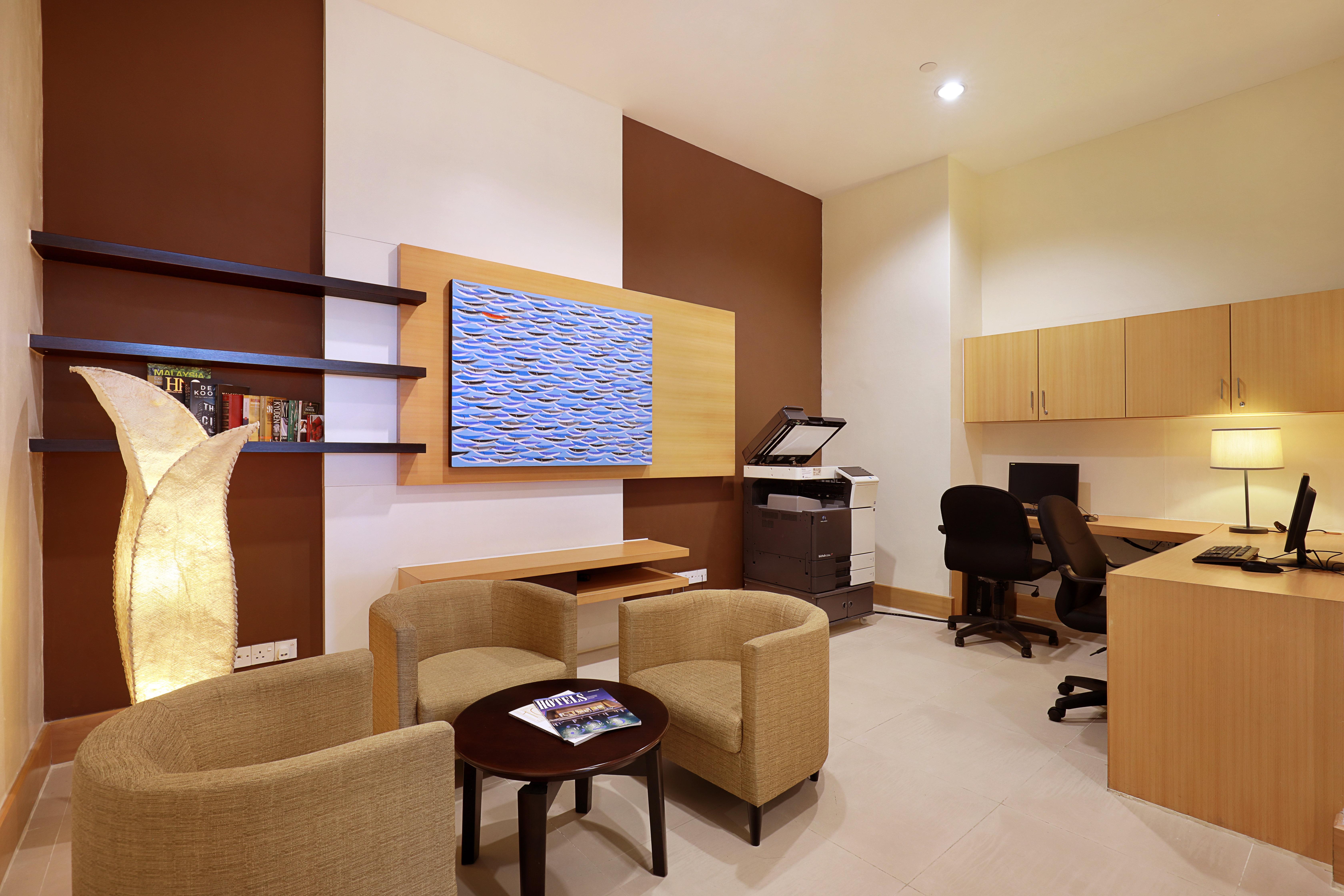 Holiday Inn Melaka By Ihg Εξωτερικό φωτογραφία A typical office at the school